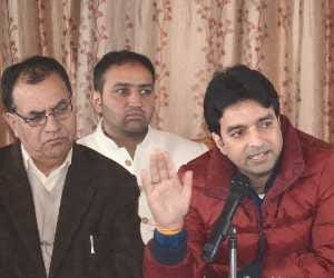 arun dhumal ask cm virbhadra about 20 crore.