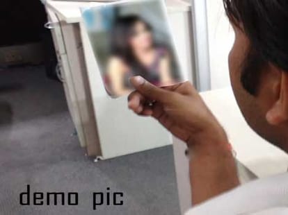 wife sit on strike at police station to save his unfaithful husband