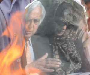 cm mufti take U-turn on Gilani's issue 