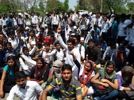 PU niece police staff on students