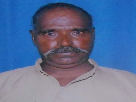 The farmer lives by consuming poison in Usmanpur