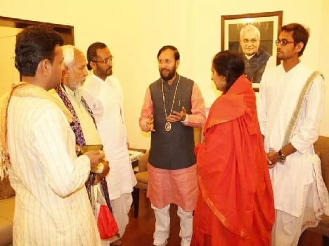 yamuna muktikaran abhiyan member meet to prakash jawdekar