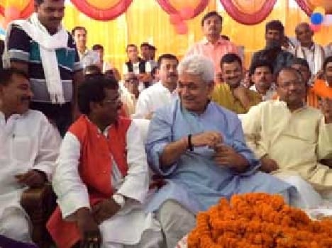 Backward area link with rail : Manoj