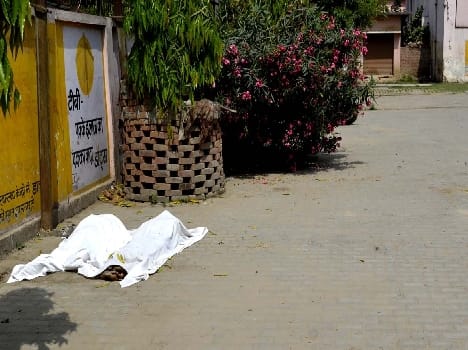 Driver-Helper bodies of eight hours lying in the sun