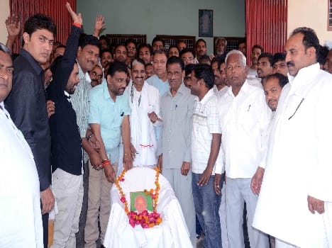 Remember the birthday of former Prime Minister Chandra Shekhar