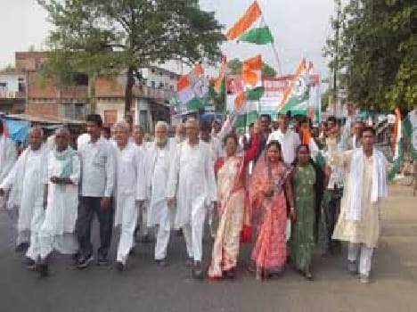 Congress workers walk out in Ghosi.