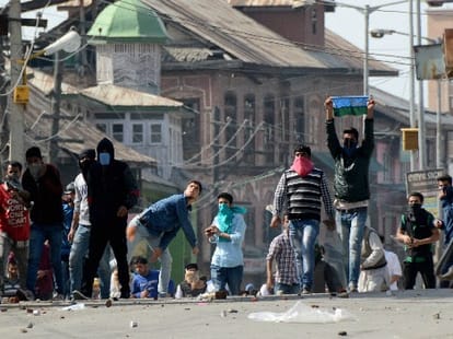 Violent clashes break out over Tral killings, Masarat Alam's arrest