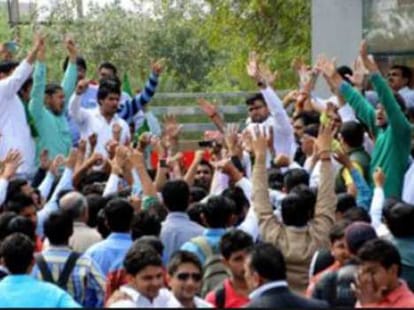 rohtak college expels 13 kashmiri students
