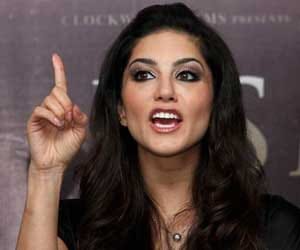 Sunny Leone harassed by a contestant of 'Splitsvilla 8'?