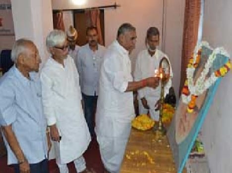 ' Well-known socialist leader Chandrashekhar '