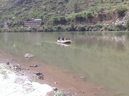 accident near mandi two died.