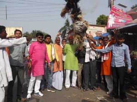 Pakistan government blew mannequin