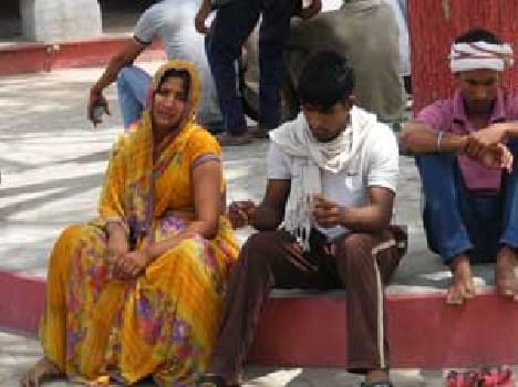 Mother was undergoing treatment in the morning found dead on the road