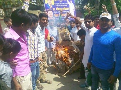 Hindu organizations effigy of workers blew masarrat