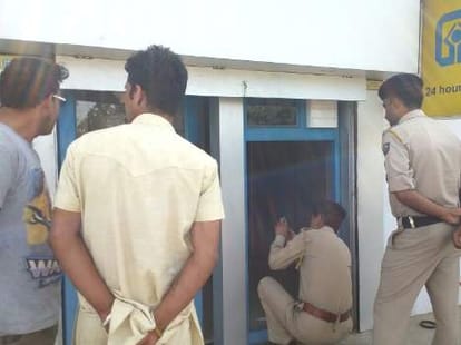theft attempt at uco bank atm at una.