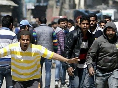 police lathi-charge separatists in srinagar