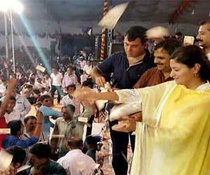 junagarh bjp mp showered money