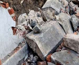 During repair the roof fell, engineer's death