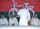 "Get the government's achievements public workers'