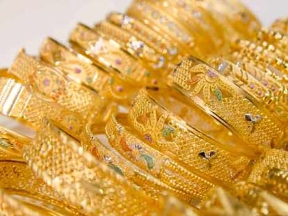 why people will not deposit gold in bank?