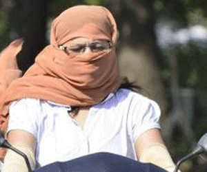 Boys gang done eve teasing with girl
