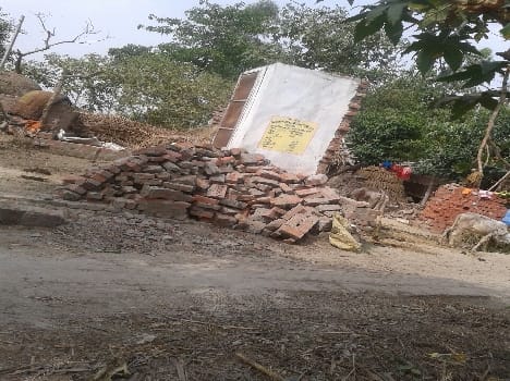 Two sisters injured by falling wall, a death