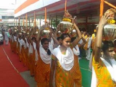 51 girls took the urn travel