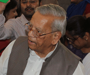 doctors show agression on health minister statement