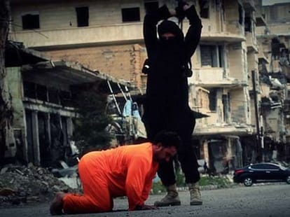 men accused of being agents of the Syrian government beheaded