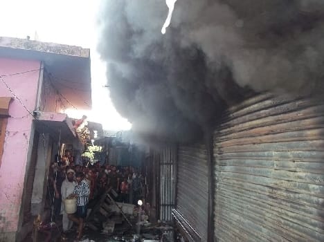 General, shoe store, goods worth millions of fire ashes