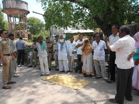 Municipality of the retired workers hit the lock again