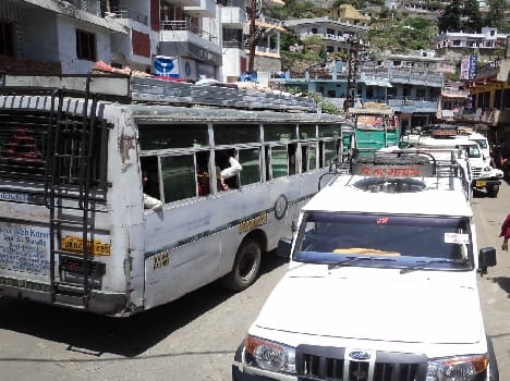Almora Dharanaula stranded vehicle on the road jam.