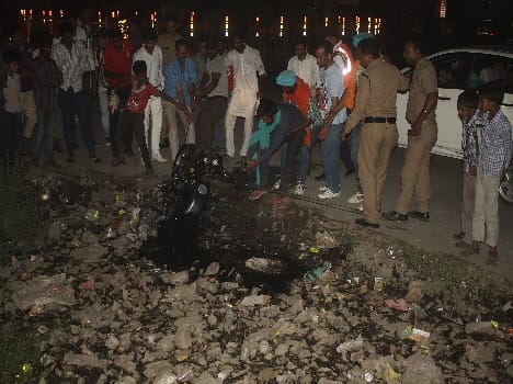 Gava made Chowk sewer pit of death