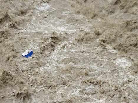  The death of three drowned in rivers boom, two people missing.