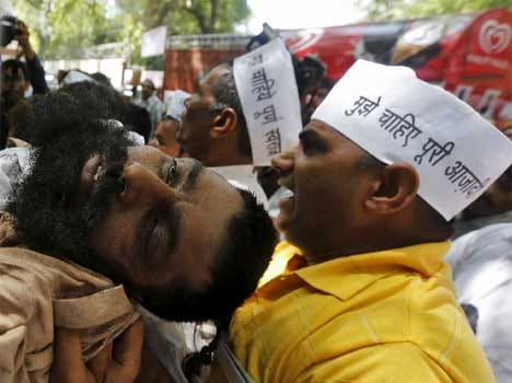 aap rally and gajendra singh suicide