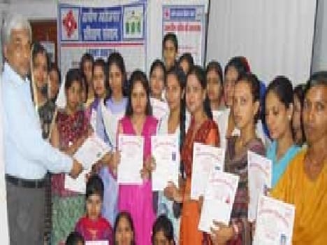 Trainees were given certificates to women
