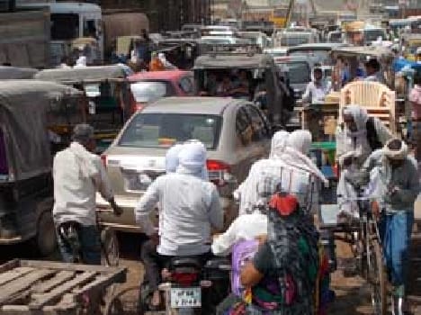 School bus stuck in jams , bewildered children
