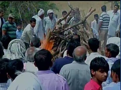 gajendra was neither poor nor lender