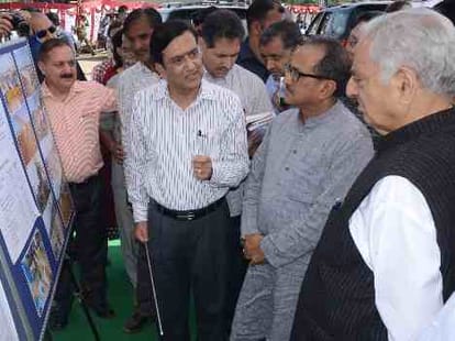 cm mufti visits bus stand