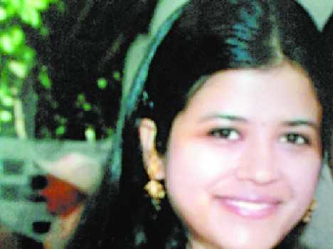 Himachal Pooja Thakur became officer in Dubai multinational company.