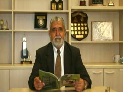 college principal banned on girls race
