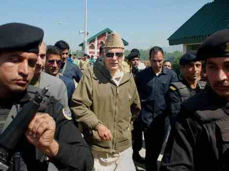 farooq abdullah asked to vacate government bungalow