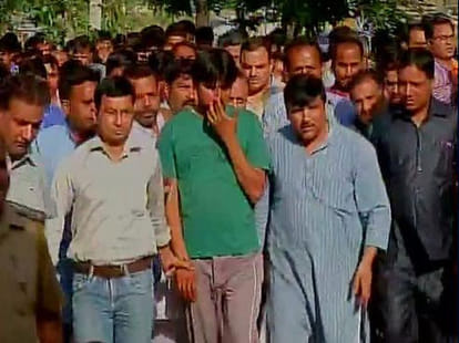 AAP leader sanjay singh reached at gajendra singh place
