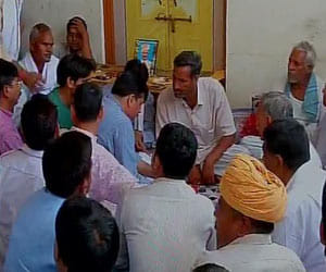 AAP leader sanjay singh reached at gajendra singh place