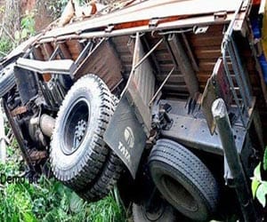 wife given information on phone, the man fell into the ditch with truck