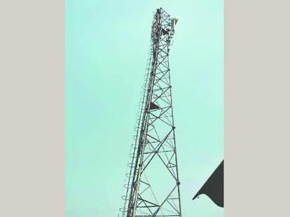 farmer was suicide jumping out on 120 mtr mobile tower 