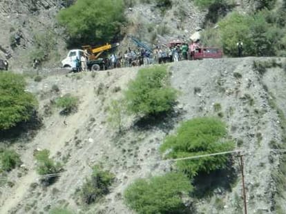 vehicle falls in chenab river, many dead, 4 bodies recovered