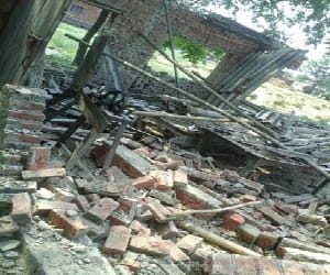 14 died in UP bacause of earthquake.