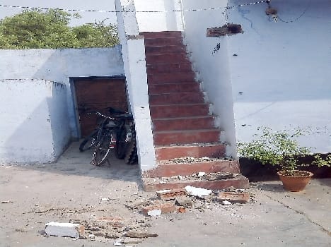 Doli earth again , lying walls in homes , panic