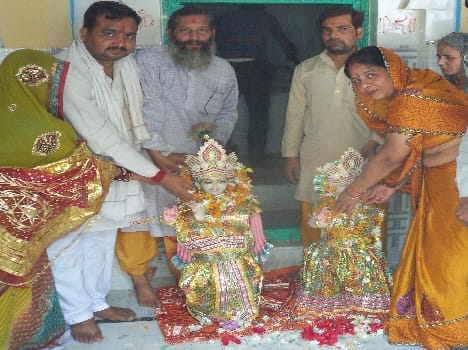 Sriradhakrishn temple Statue honor life